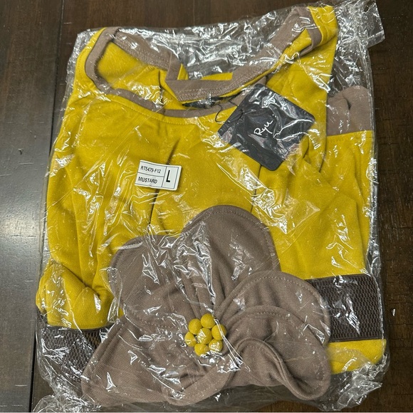 155-2 Ryu A’reve Bold Floral Detail Ruched Knit Top Mustard Brown Round Neck - Picture 5 of 5